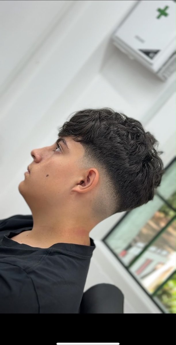 Tunsoare făcută în salon — lucrarea 3